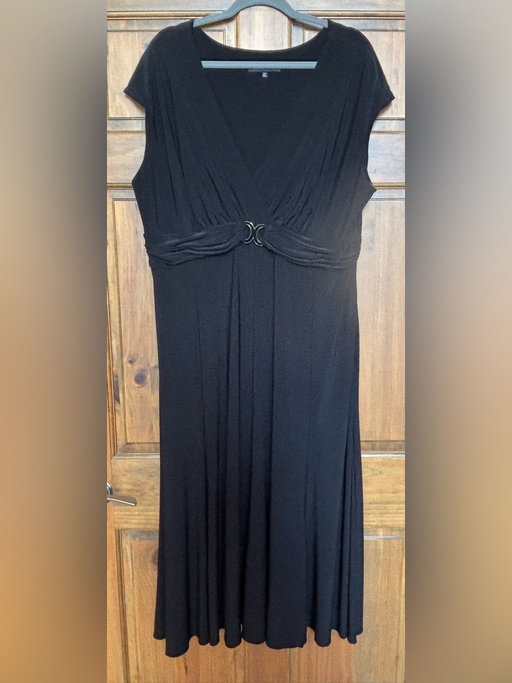 Jones New York Black V-Neck Midi Dress with flattering empire waist Size 20W